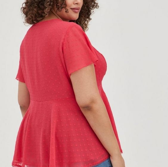 Torrid Coral Peplum Chiffon Clip Dot Lace Inset Top size 1x - Picture 8 of 9